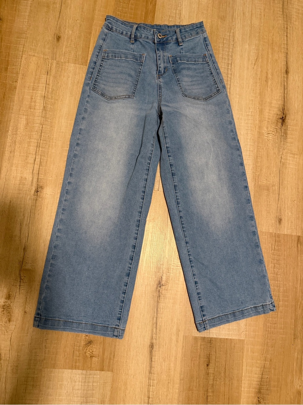 High-Rise Wide Leg Jeans in Light Blue Wash